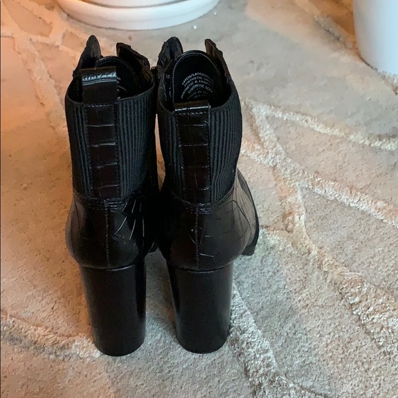 ✨SOLD✨Steve Madden Latch Booties - Picture 3 of 5